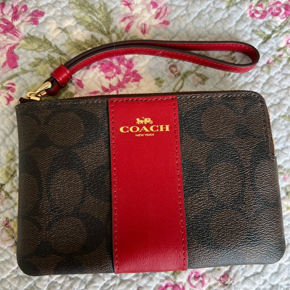 Coach wristlet. Never used in excellent condition! - Picture 1 of 3